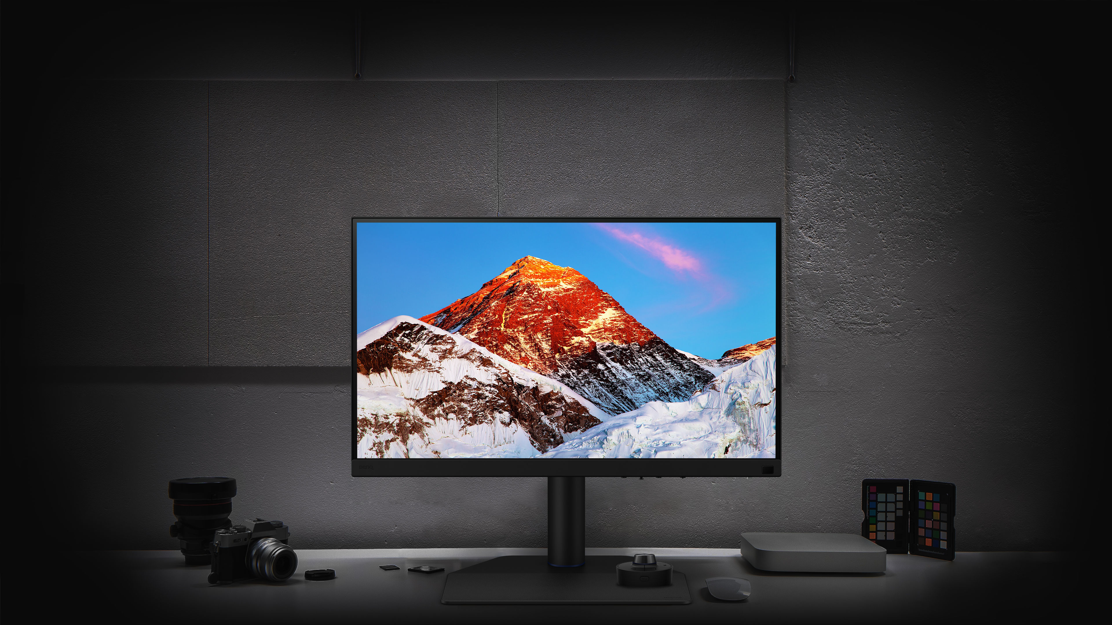 BenQ PhotoVue Monitors SW272Q provides Hassle-Free Work Environment for Efficiency