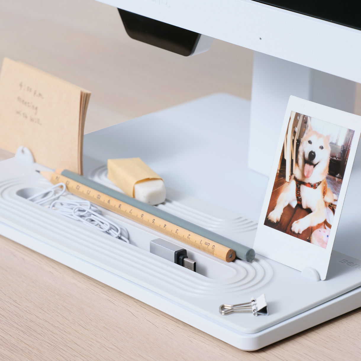 BenQ GW2790QT optional accessory base cover GC01 organizes stationery and clears your desk surface for higher productivity.