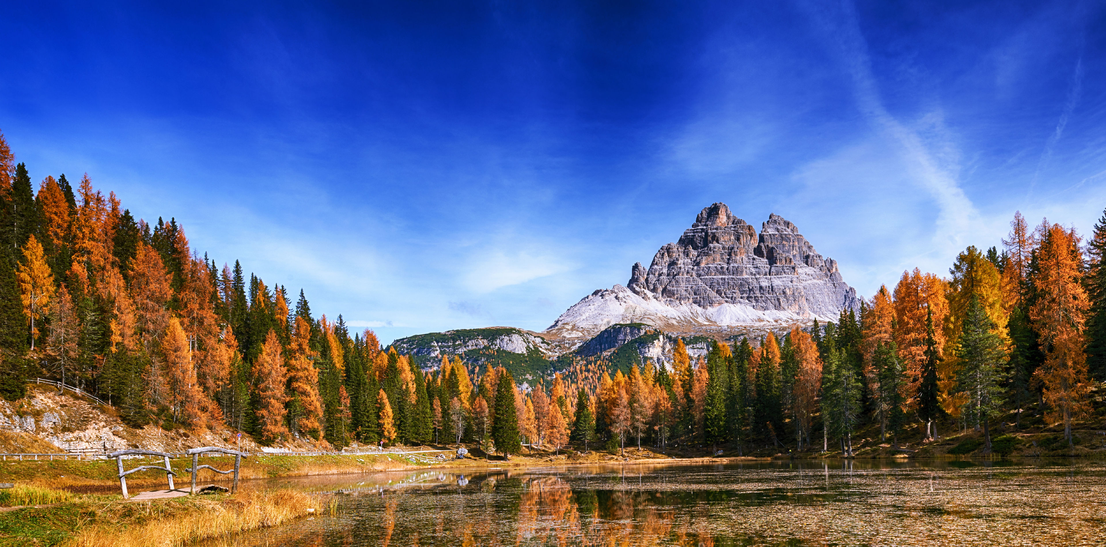 Experience professional-grade color accuracy with W4100i Delta E<3 and DCI-P3 wide color gamut, faithfully recreating the director’s vision.